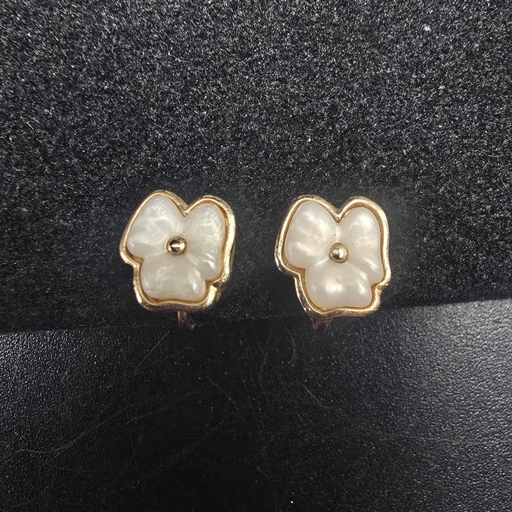 Avon 1981 Sea Treasures Clip On Earrings Faux Pearl Flowers Gold Tone